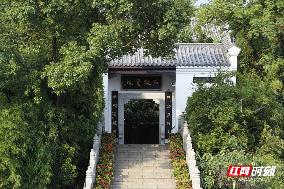 石鼓书院，它静卧于湘江之畔，默默见证着衡阳历经千年的沧桑变迁。