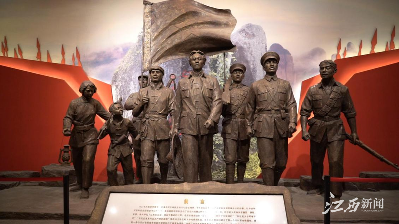 铜鼓纪念馆内雕塑。摄影｜龙楚良