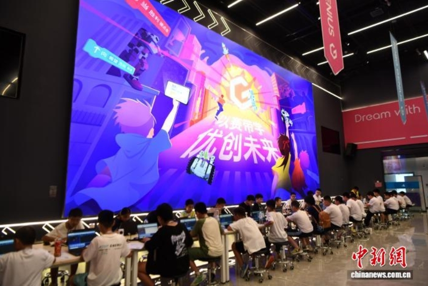 8月9日，石家庄市井陉县科技馆，ICode太空探险挑战赛项编程比赛现场。中新社记者 翟羽佳 摄