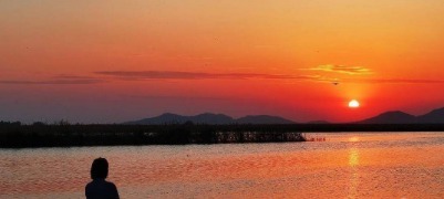 东平湖畔：瀑布晚霞把时光酿成诗  