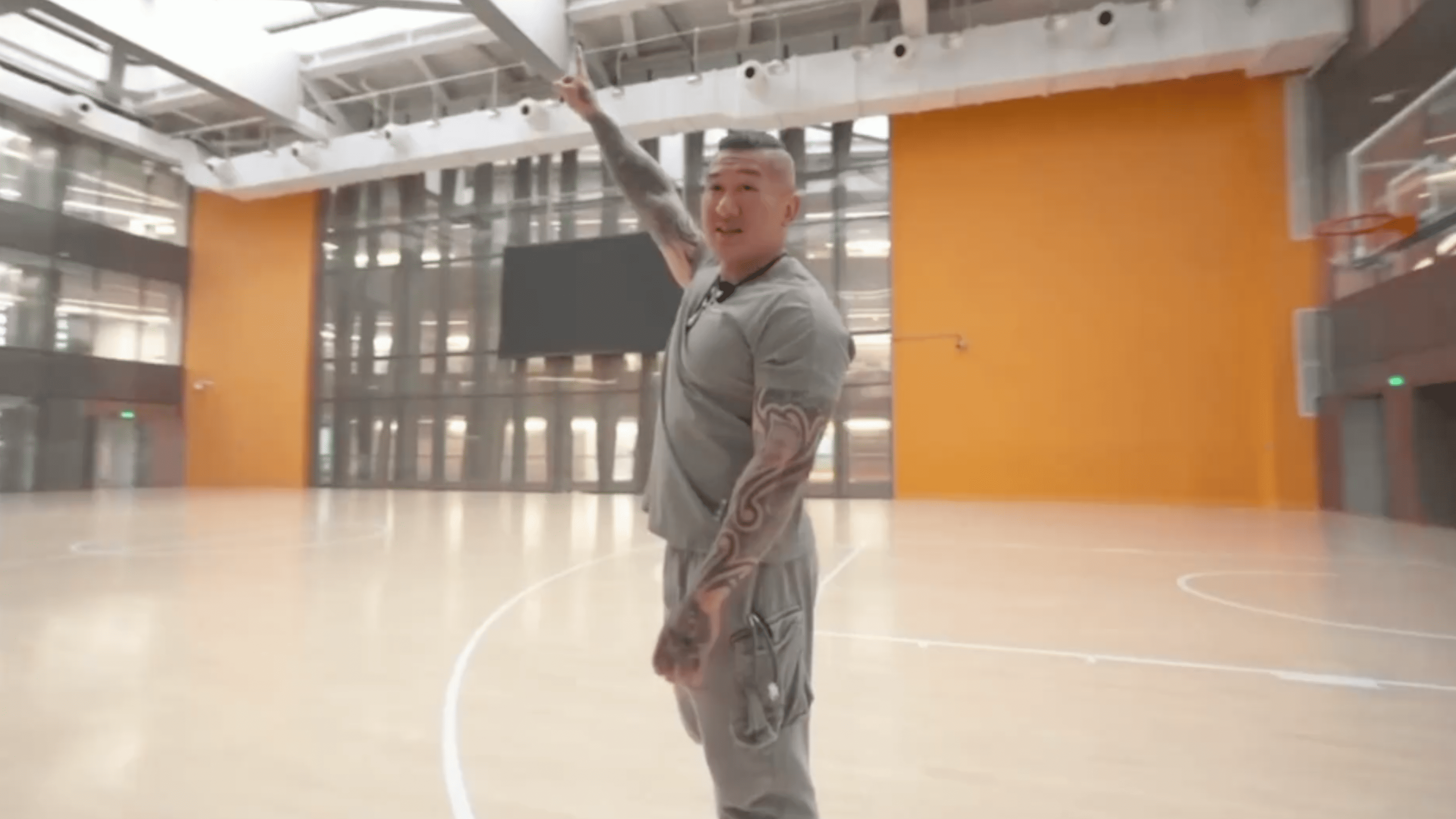 台湾网红“馆长”赞大陆企业重视人才：鼓励台湾青年来陆发展 自己也想来大陆创业