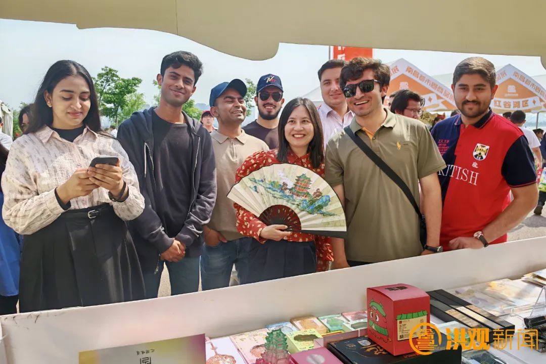 外籍友人爱上“南昌礼物”