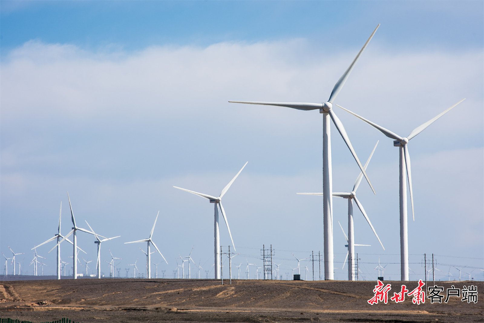 蓬勃发展的新能源，正在将甘肃的资源、区位优势转变为经济和生态效益。