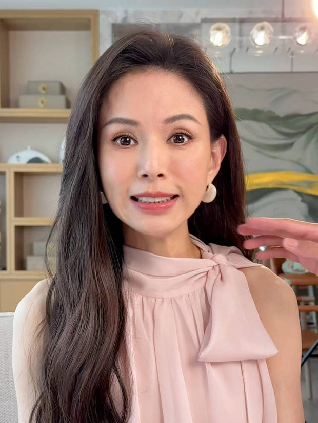 李若彤美貌养眼，一双灵动大眼炯炯有神。