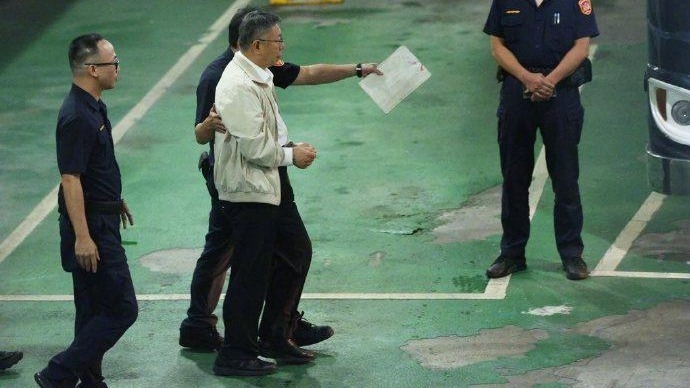 柯文哲抗告再遭驳回仍羁押禁见，柯妻哭喊：政治介入司法迫害人权