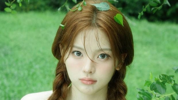 杨超越化身野生森系少女 灵气十足封面图