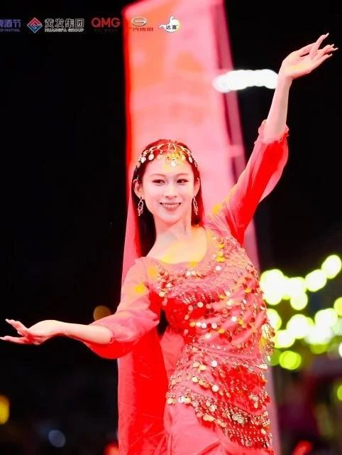 第35届青岛国际啤酒节“传祺向往杯・啤酒欢乐女神”全国总决赛在青岛西海岸新区金沙滩啤酒城圆满落幕！