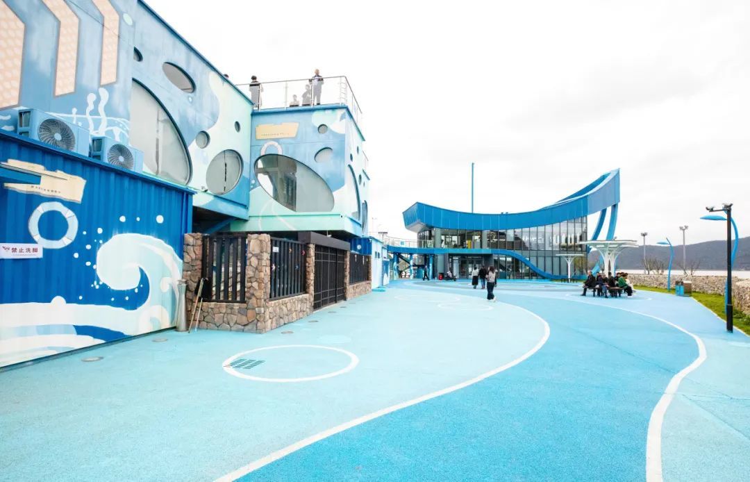 蟹钳港海花里滩玩中心一景。