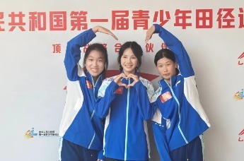全国青少年田径运动会江西运动员张可依女子100米栏夺冠_凤凰网