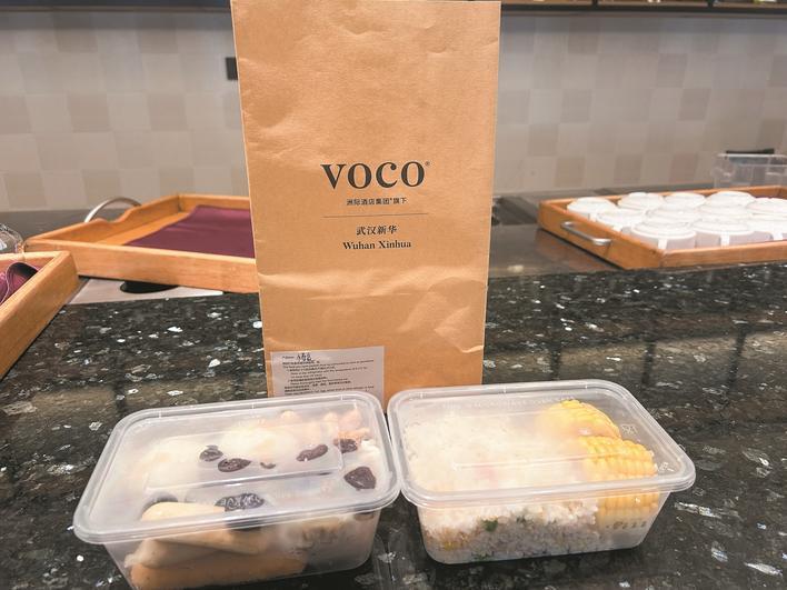 酒店的“早餐自助打包魔法袋” 摄影：楚天都市报极目新闻记者殷悦