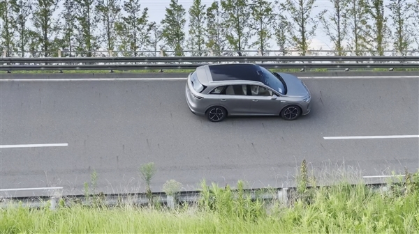 最亲民的鸿蒙智行来了!上汽集团总裁贾健旭带华为余承东试驾尚界H5