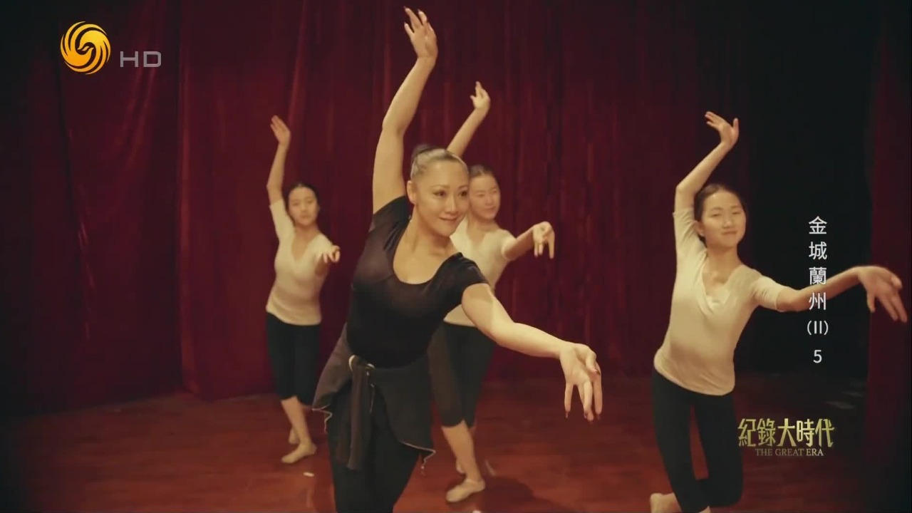 如何找到敦煌壁画中飘逸舞姿背后的规律？编导们很快就画满几个笔记本