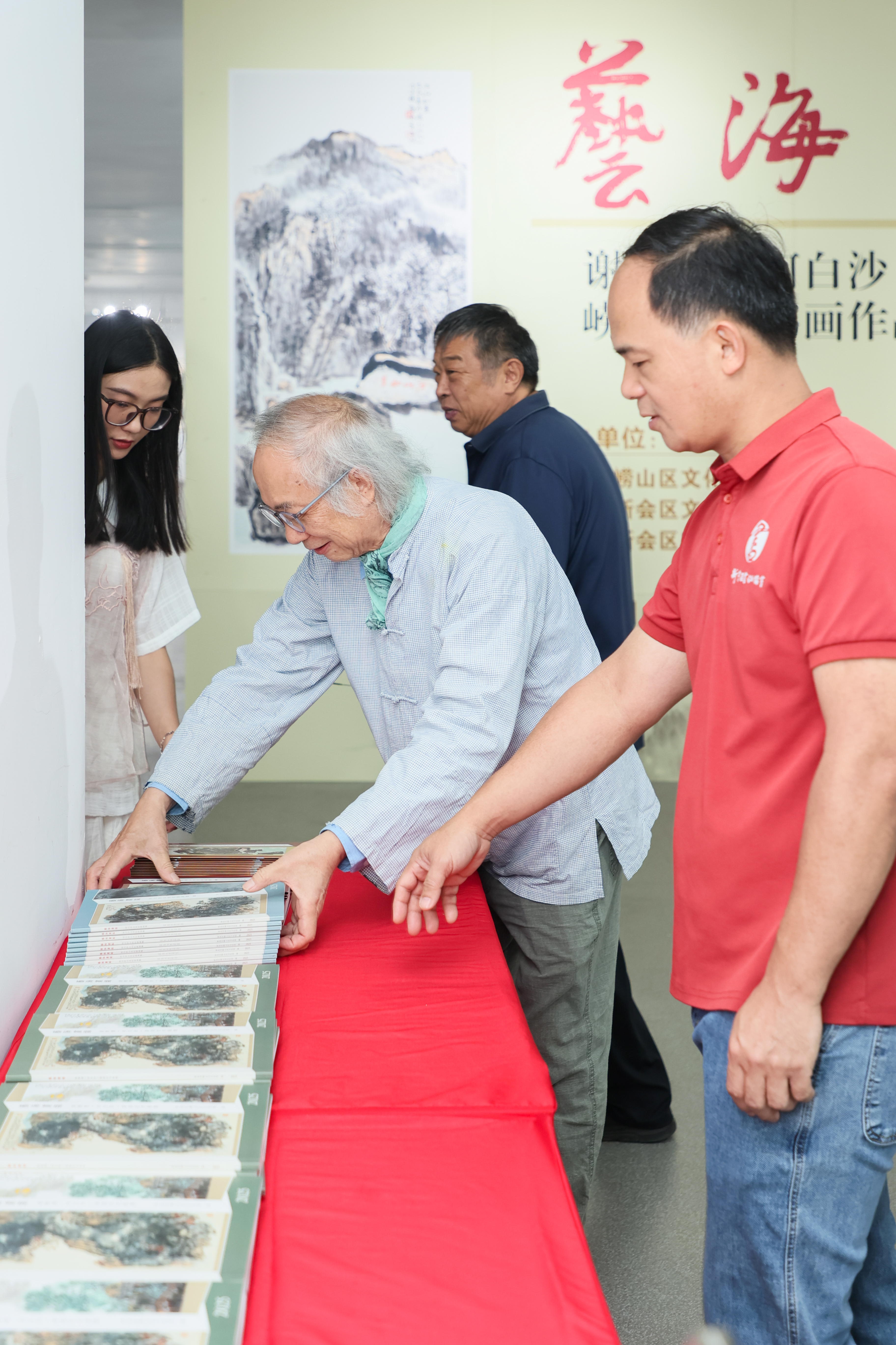 翰墨书凝香&middot;丹青赋意 | “艺海画缘——谢维健、何白沙、黄炳壮书画作品展”在崂山美术馆开展