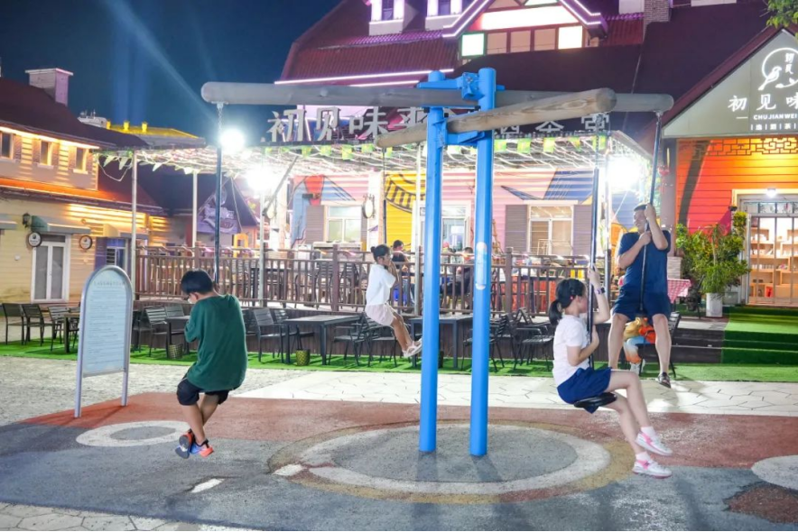 在青岛西海岸新区金沙滩啤酒城，体验一场亲子“慢”游记