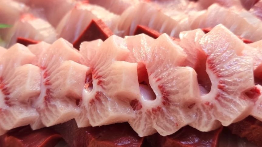 鱼生切割技术：鰤鱼刺身，很诱人肥美的鱼肉