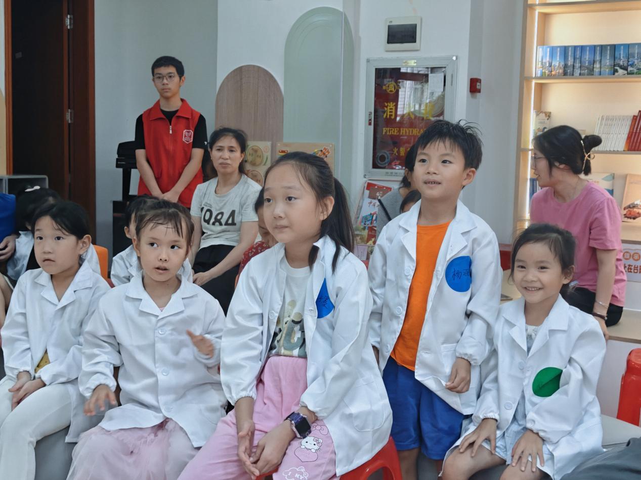 西乡永丰社区举办“我是小小科学家”亲子科学实验探索系列活动