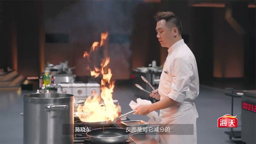 这才是真正老厨神，比赛结束最后8分钟才开火，一击爆炒惊艳全场