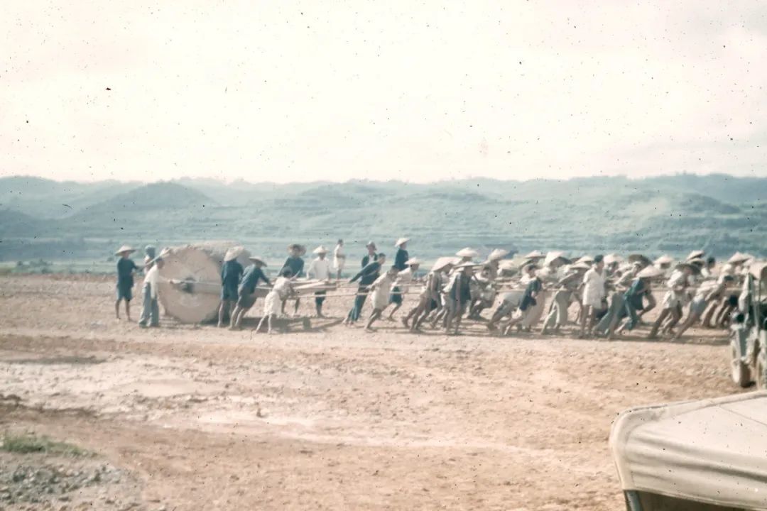 湘西民众在芷江城扩修芷江机场（资料图）。芷江县委宣传部 供图