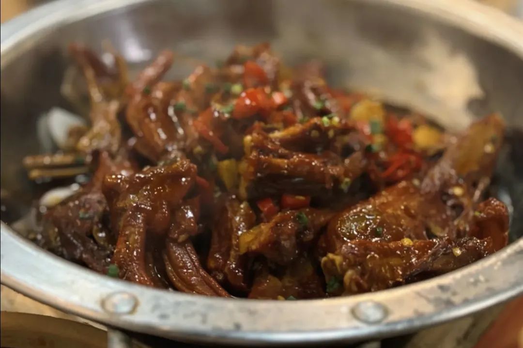 避暑+嗦粉,这座最被低估的四线小城,来了就不想走