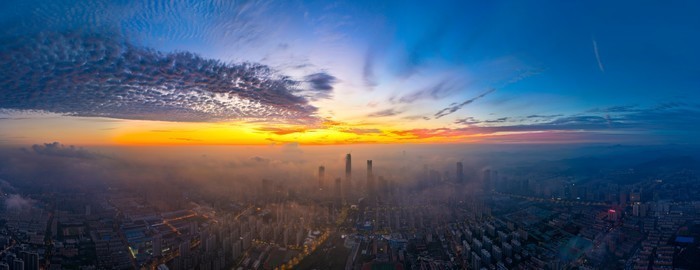 惊艳！初秋朝霞扮靓泉城天际线