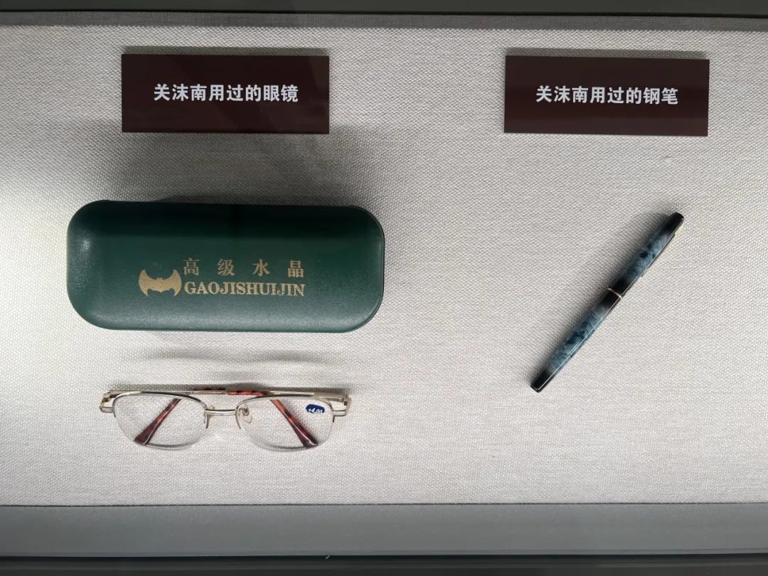 ▲关沫南用过的物品展于黑龙江文学馆主展厅