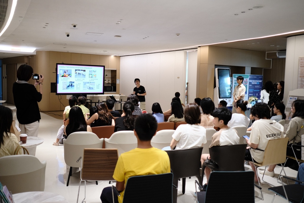 萌犬当“医生” 儿童心理疗愈迎来温暖新范式