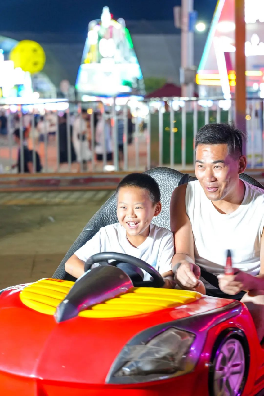 在青岛西海岸新区金沙滩啤酒城，体验一场亲子“慢”游记