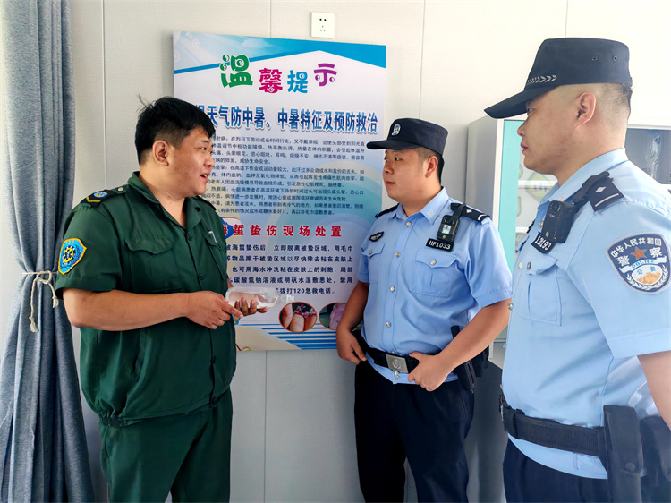 秦皇岛海防：防海蜇安全知识送到群众身边2.jpg