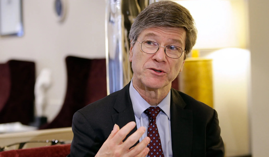 ▎杰弗里·萨克斯(Jeffrey Sachs)是美国哥伦比亚大学经济学教授兼可持续发展中心主任。他曾任联合国秘书长特别顾问,并就经济转型、债务危机解决方案和扶贫政策向多国政府提供建议。图源:路透社