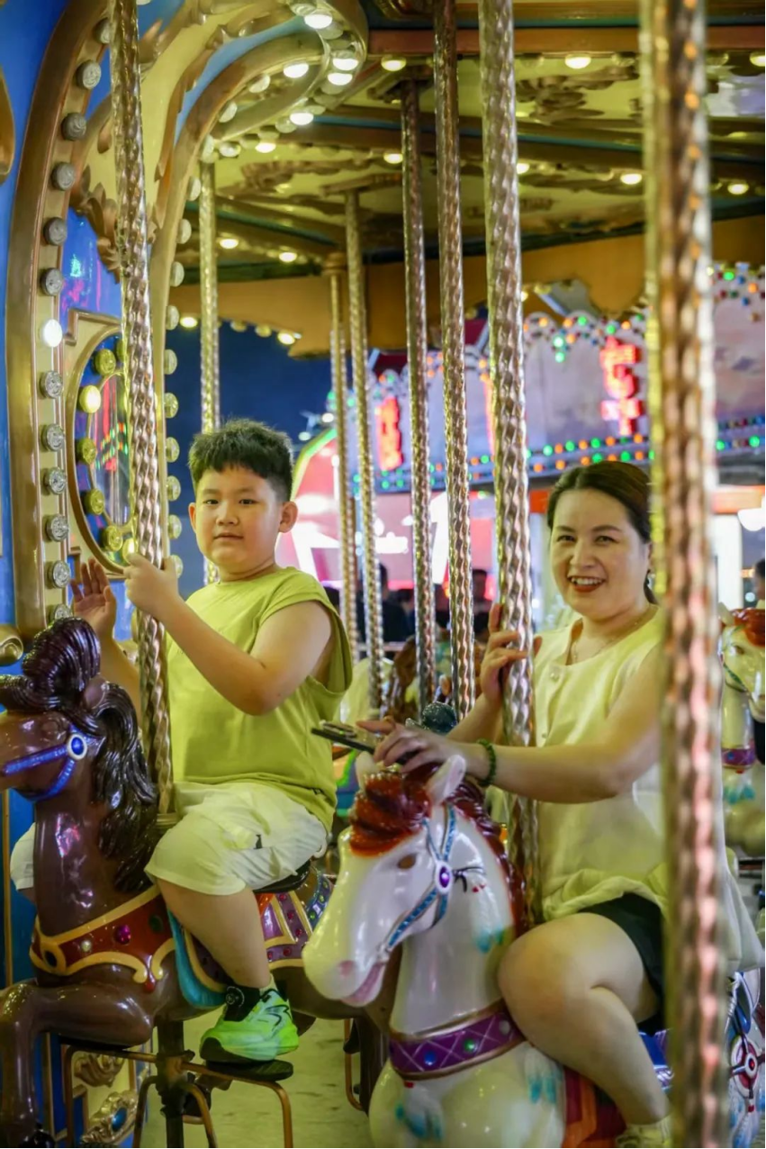 在青岛西海岸新区金沙滩啤酒城，体验一场亲子“慢”游记