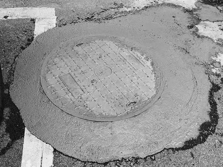 更换后的新井盖