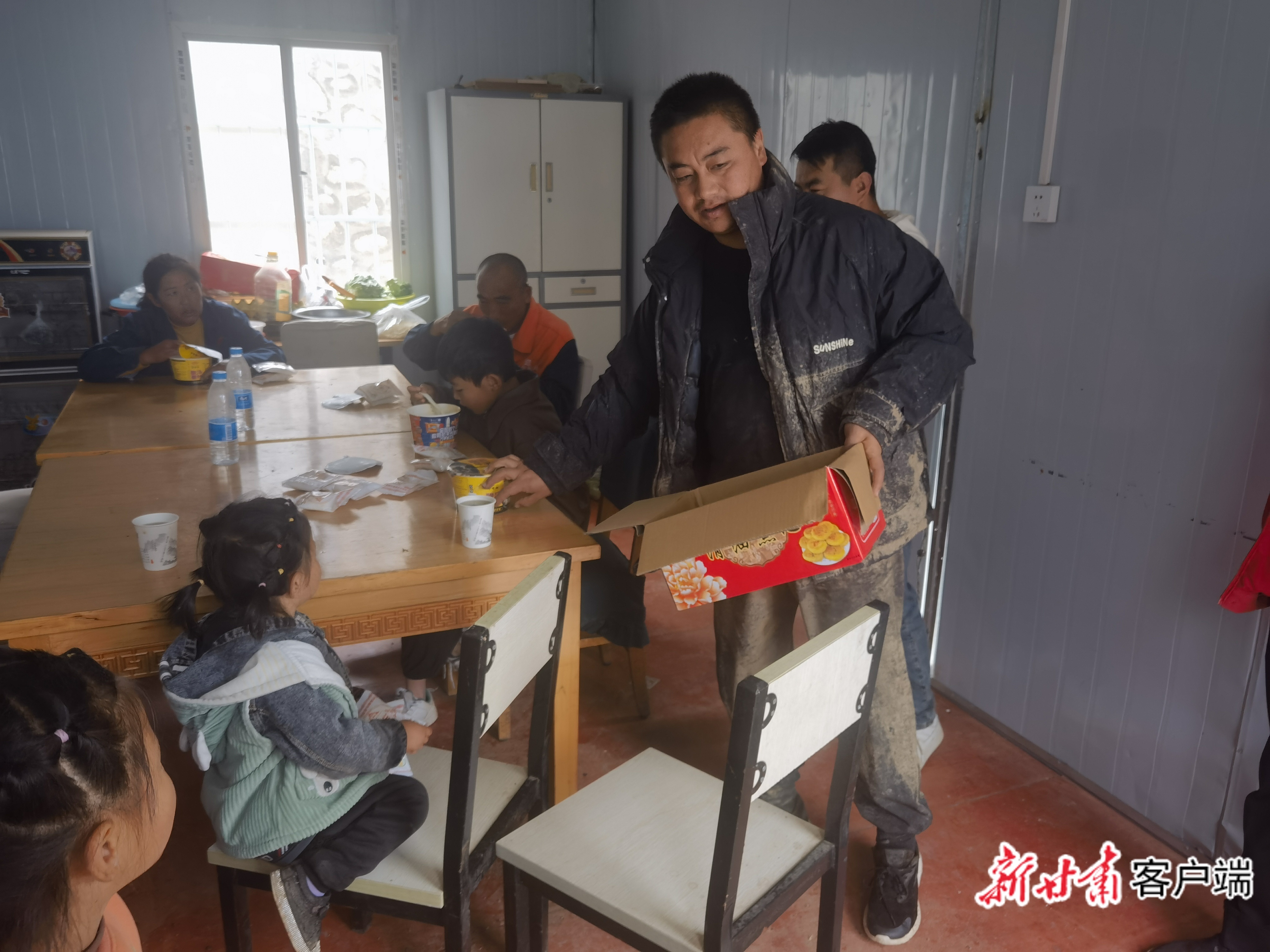 满身淤泥的陈万凯