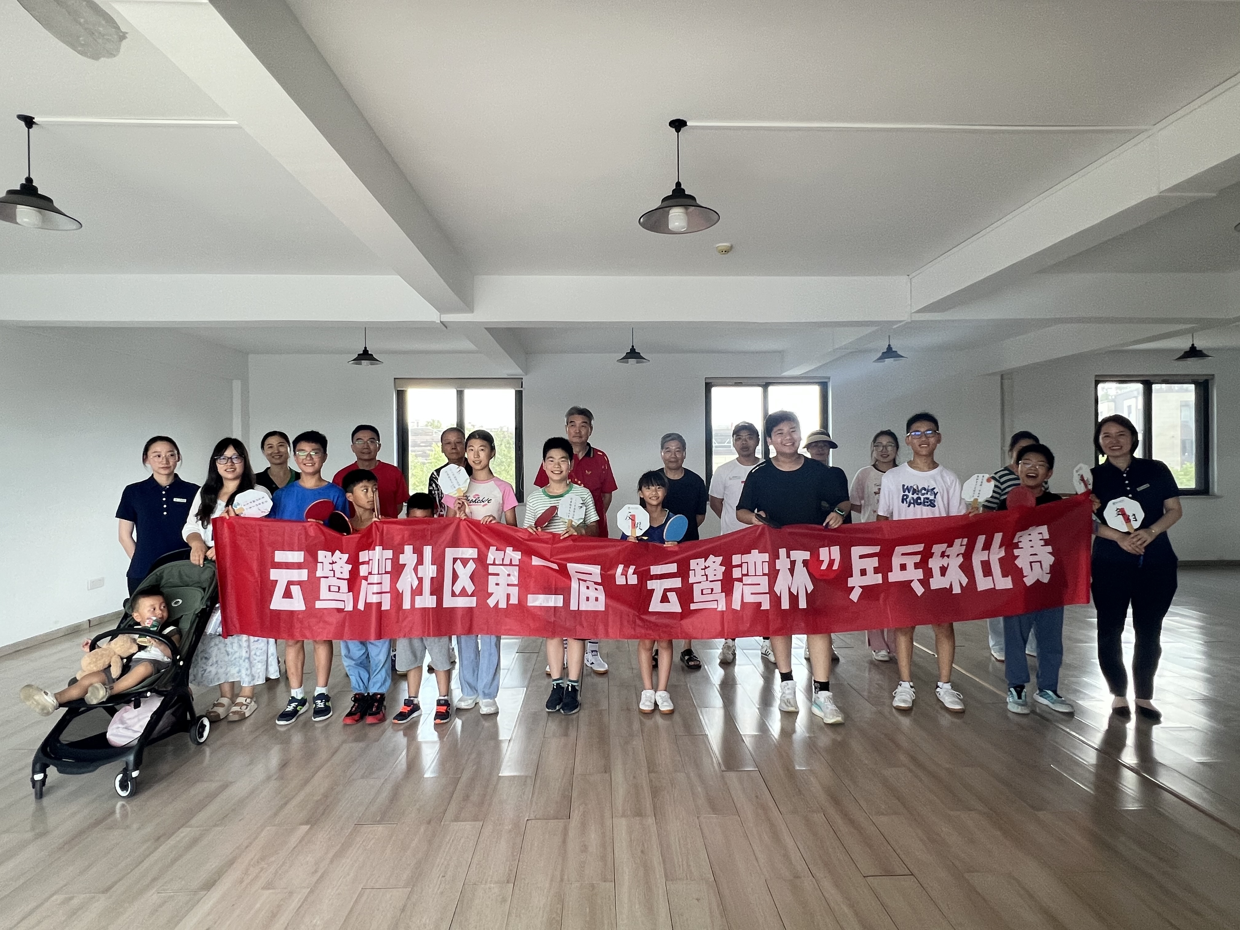 江北云鹭湾社区乒乓球赛燃动夏日，老将小将同台竞技展风采