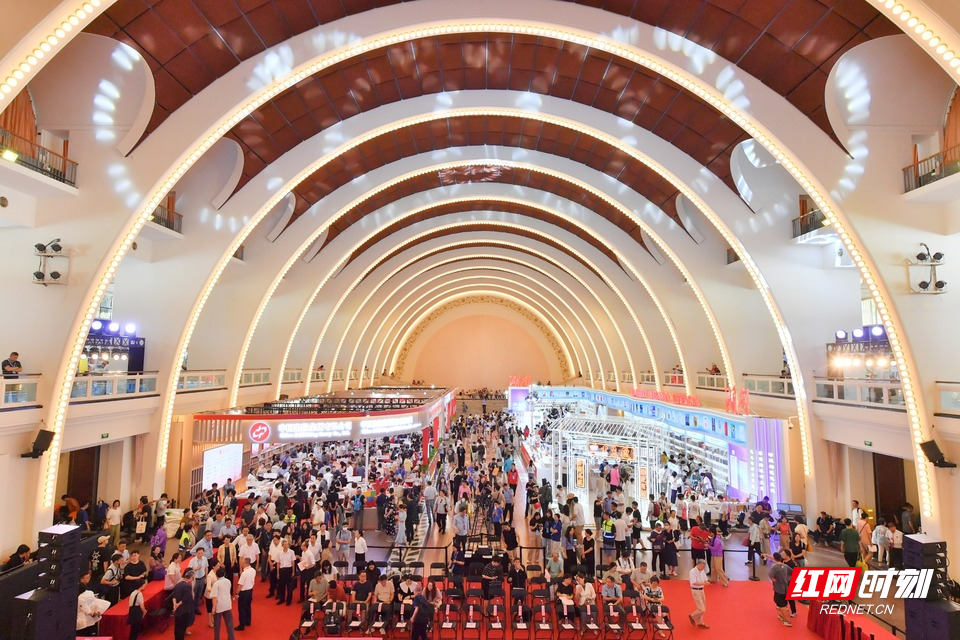 8月13日，2025上海书展暨“书香中国”上海周启幕。