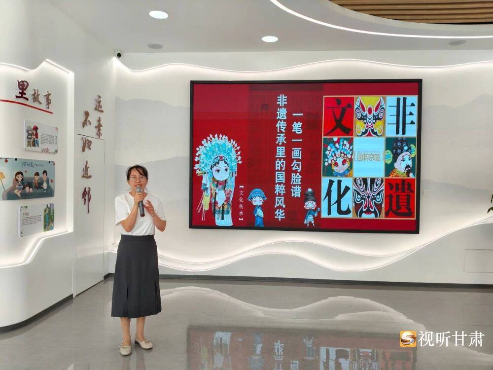 绘脸谱解锁非“遗”般课堂　崆峒娃零距离玩转国粹
