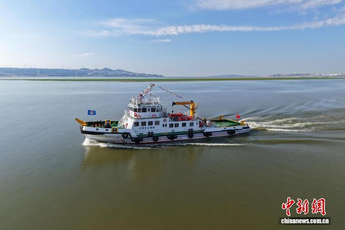 近日，“赣救拖909”在九江正式交付。这是江西水上救助装备史上投资最大项目。江西省水上救助服务中心 供图