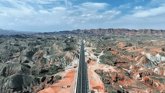 傅苦公路丹霞地貌