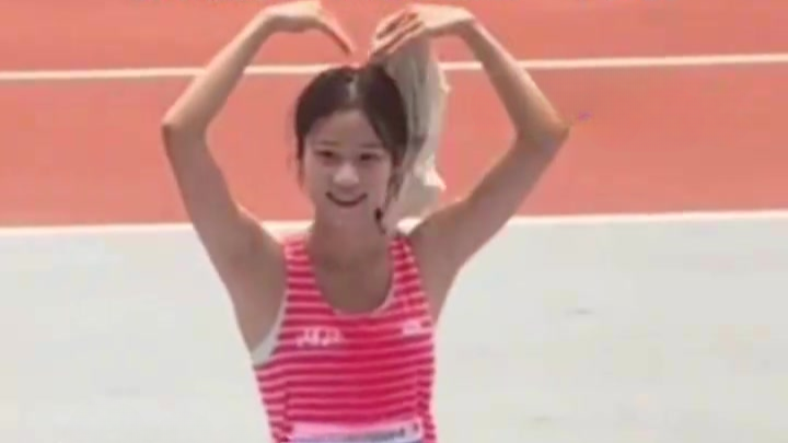 清华跳高冠军邵雨琪因高颜值出圈：可能大家觉得我buff叠满了吧