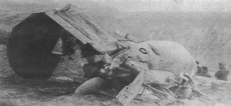 抗战期间,在兰州空战中被击落的日军轰炸机残骸。