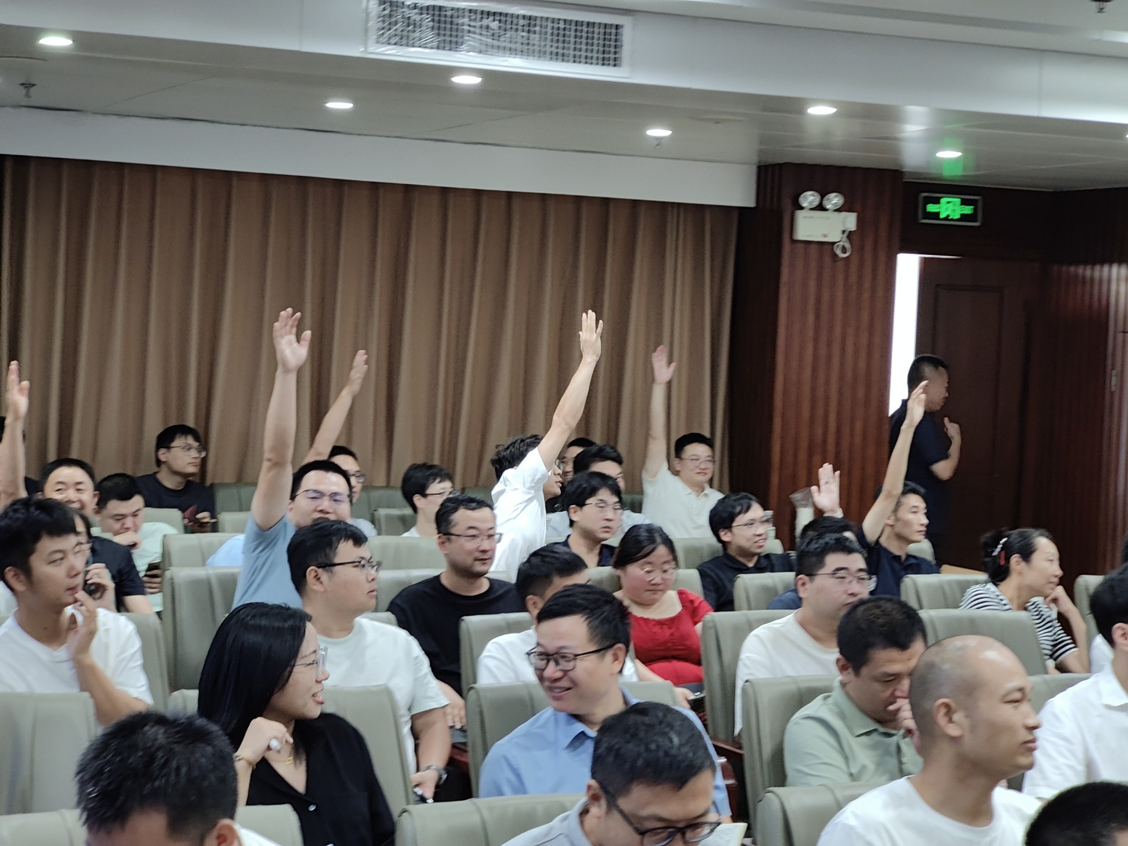 送法进企业 送清凉到现场 湖北省应急管理厅携手企业构筑安全同心圆