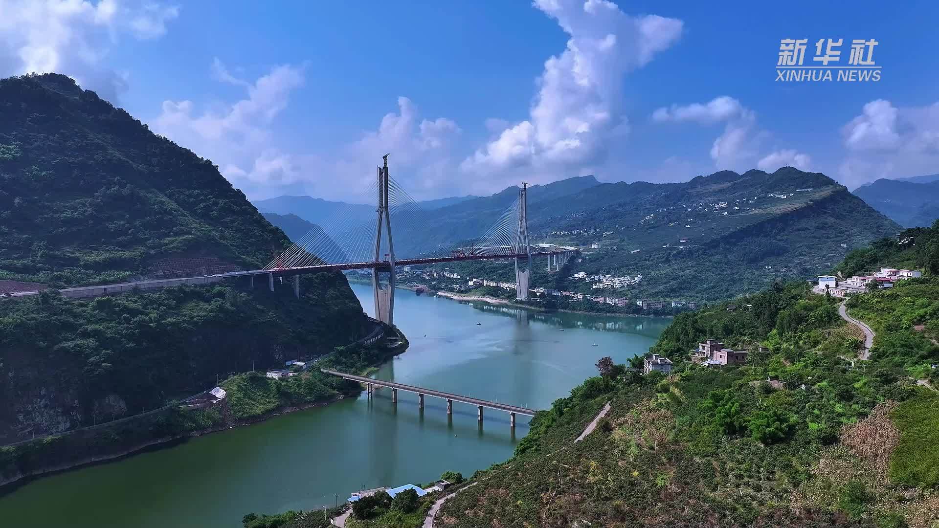 川滇最高索塔斜拉桥——宜攀高速新市金沙江特大桥合龙