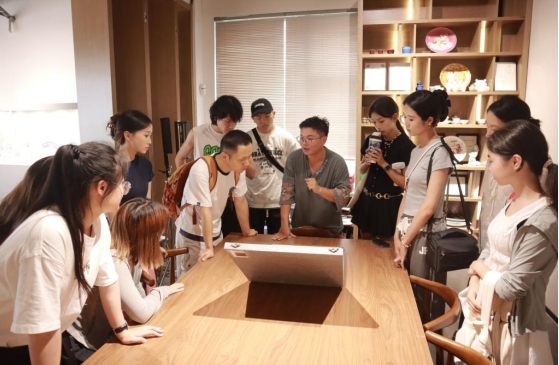 南昌師范學(xué)院音樂舞蹈學(xué)院“青韻學(xué)子行”實踐隊赴景德鎮(zhèn)開展暑期大思政實踐活動