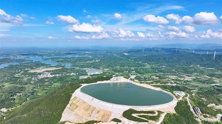 光山縣五岳抽水蓄能電站的水庫。丁廣陽 攝