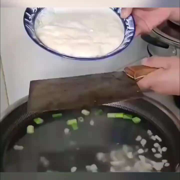 饭馆里点的刀削面，老板一动手我懵了，这算是欺骗消费者吗？