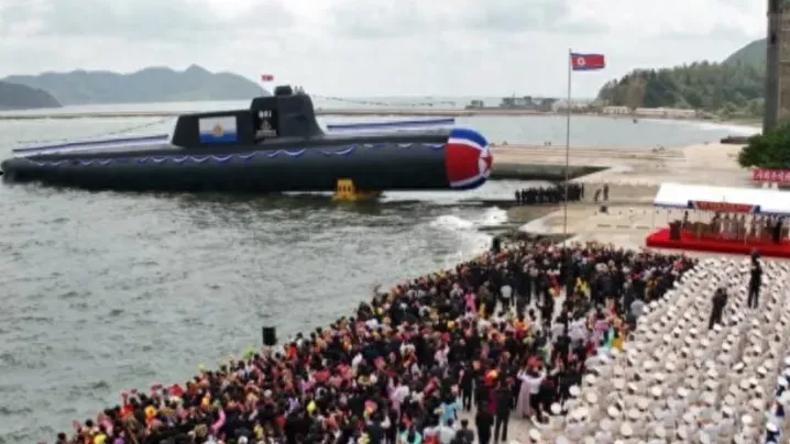 押注俄乌战场换取军工技术，朝鲜今年首次公开导弹核潜艇已具战力？