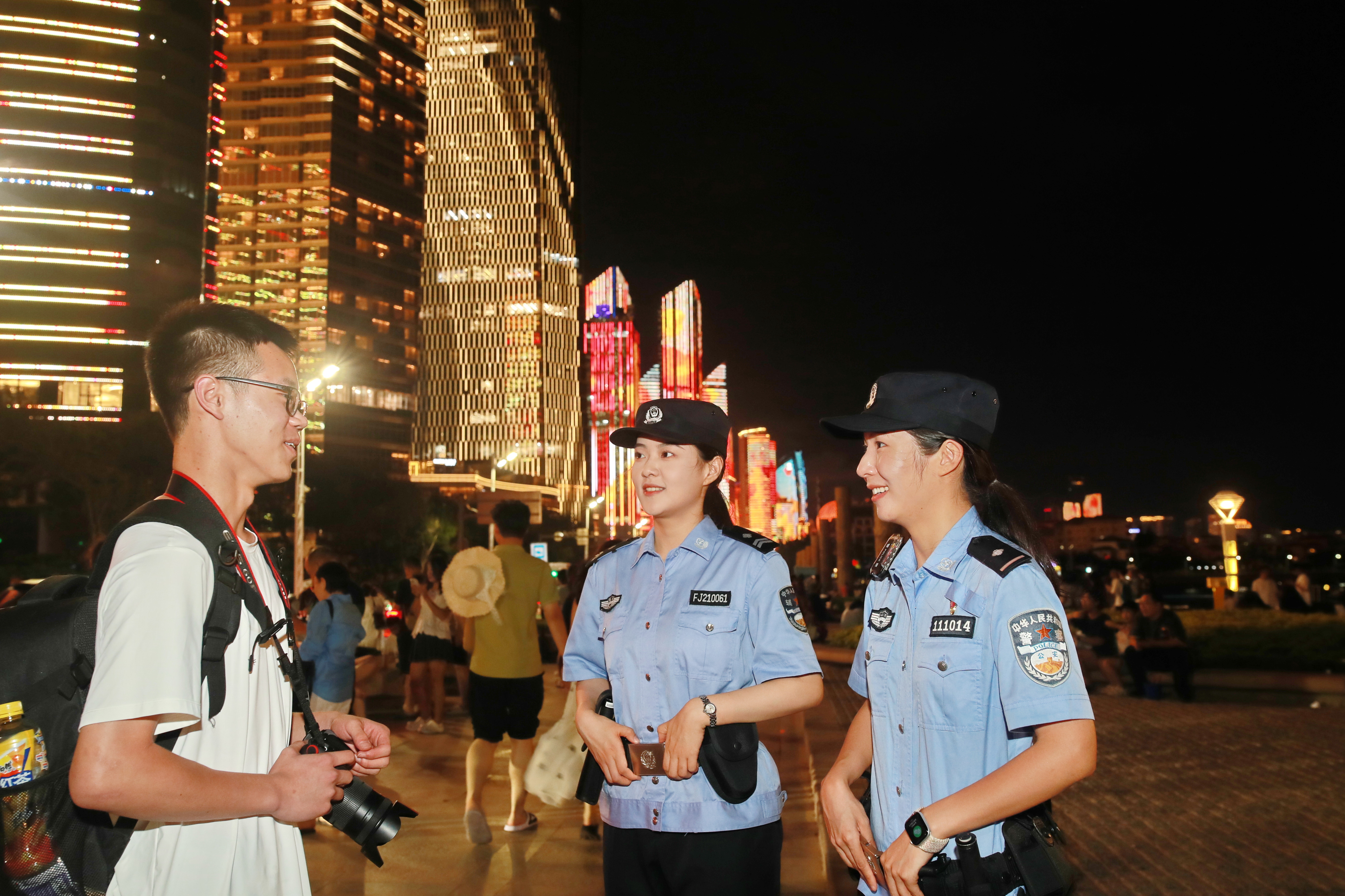 织密平安防控网 守护市井烟火气 市南公安护航群众幸福底色
