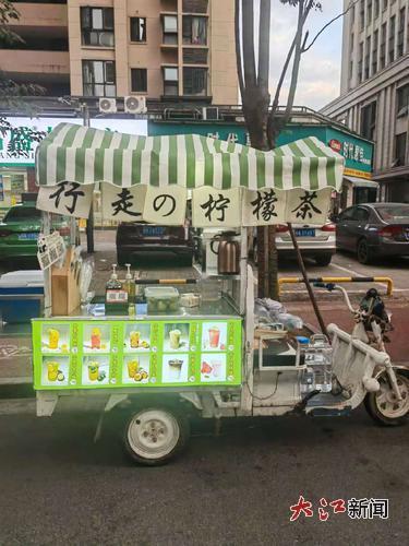 宋飞秀的奶茶小摊。