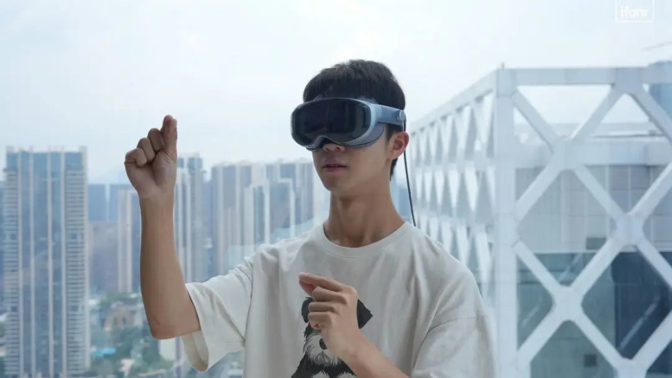 两年之后，Vision Pro终于迎来对手