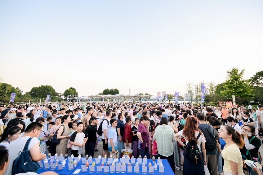 活动现场人头攒动