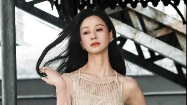 倪虹洁搬出50平公寓，和男友住别墅养10只宠物，很甜蜜但不会再婚封面图